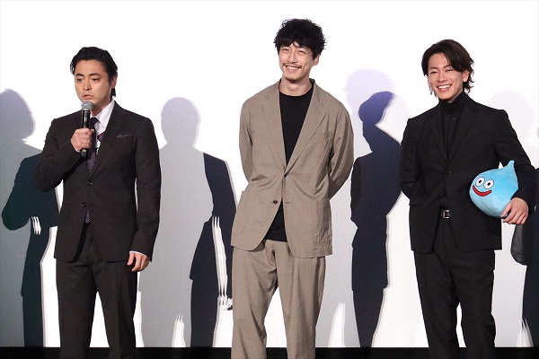 「佐藤健「精いっぱいの愛とサプライズを詰め込んだ」　ケンド－コバヤシ「どんな過酷な現場なんだ」」1枚目/1