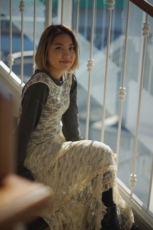 「Rihwa、自作の「Love Today!」手書きジャケ写とMV公開＆人気スープカレー店とのコラボも」1枚目/6