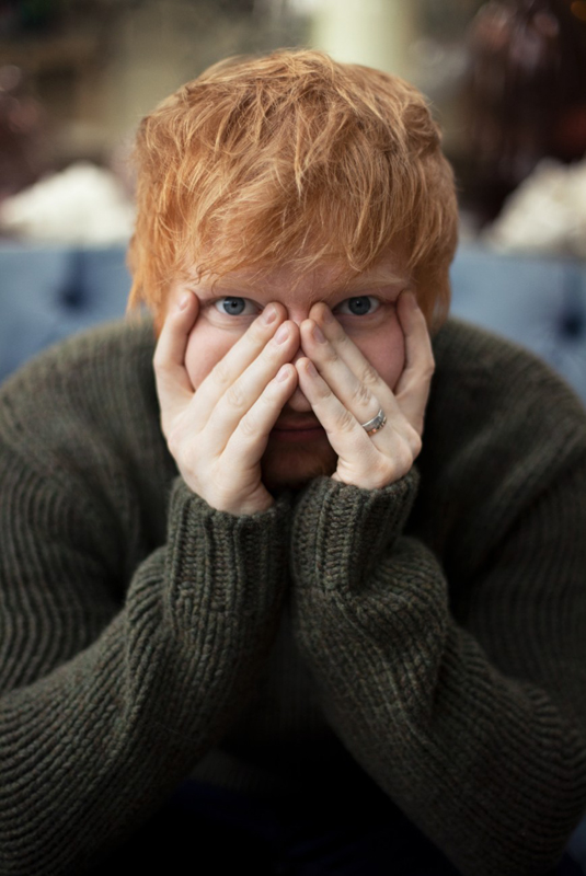 「エド・シーラン、スパイ映画さながらのカミラ・カベロ＆カーディ・Bをfeat.した新MV解禁」1枚目/1