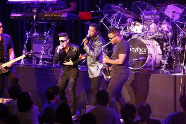 「＜ライブレポート＞“The King of R&amp;B is Back！”ベイビーフェイス、来日ツアー初日公演レポートが到着」1枚目/5