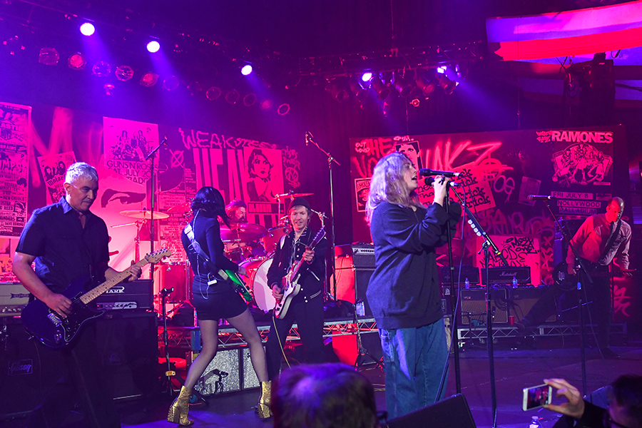 ニルヴァーナ チャリティー公演で元メンバーが再結成 ベック セイント ヴィンセントも参加 Daily News Billboard Japan