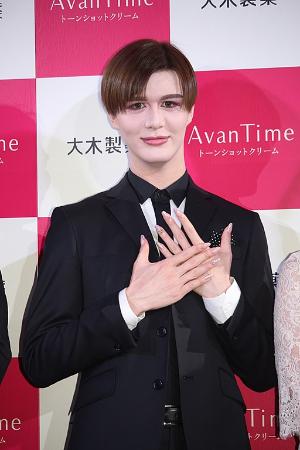 「Ｍａｔｔ、美肌の秘訣を語る　「日焼け止めは毎日。家の中でも」」1枚目/1