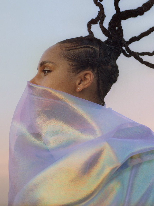 「『1月25日はなんの日？』2年連続【グラミー賞】の司会を務めるアリシア・キーズの誕生日」1枚目/1