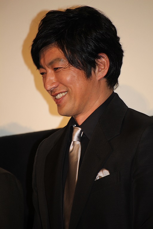 「大沢たかお、座長としてスタッフを慰労　「厳しくぶつかり合う現場だったので」」1枚目/1