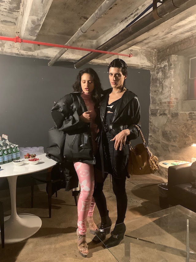 「アルカ、ロザリア参加の“サイバーパンク・レゲトン”ナンバー「KLK」を発表」1枚目/2