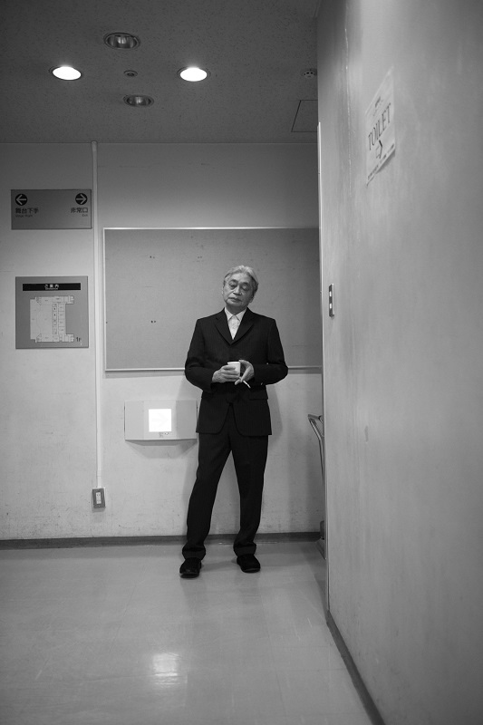 「細野晴臣、1993年作『MEDICINE COMPILATION』より「LAUGHTER MEDITATION」MV公開」1枚目/7