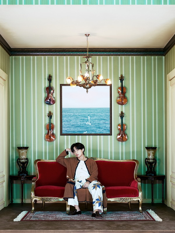 「BTS、ニュー・アルバム『BE（Deluxe Edition）』メンバー別コンセプトフォト第1弾はV」1枚目/2