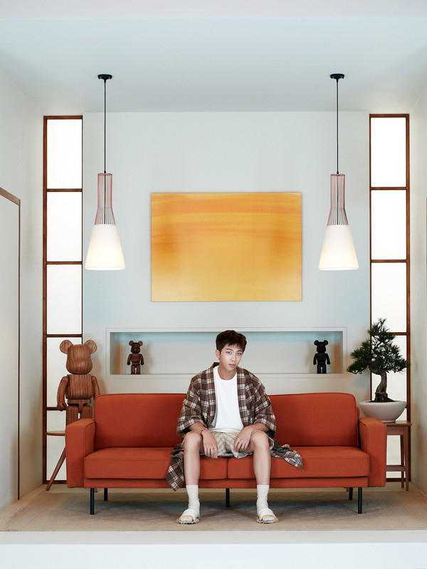 「BTS、ニュー・アルバム『BE（Deluxe Edition）』メンバー別コンセプトフォト第3弾はRM」1枚目/2