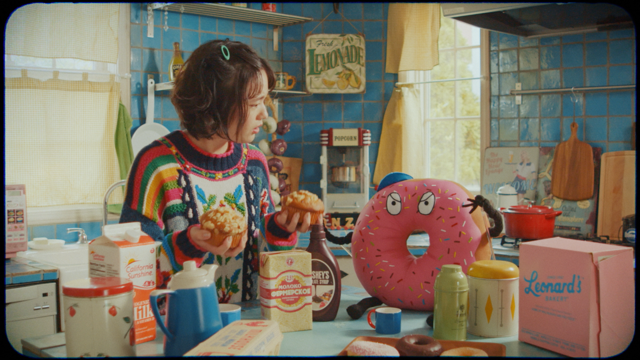 「SHE IS SUMMER、新曲「ドーナツ」MVをYouTubeプレミアで公開＆コラボTシャツのリリース決定」1枚目/2