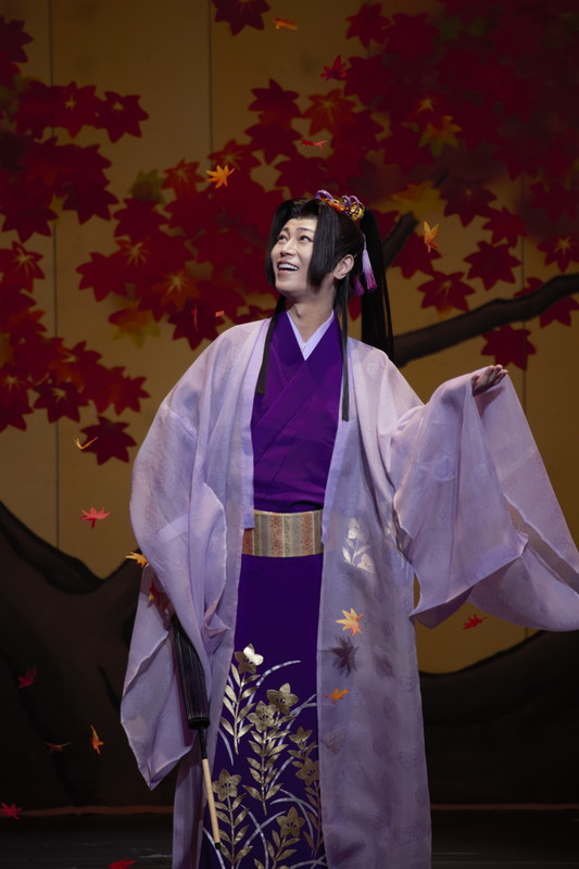 「氷川きよし、衣裳も豪華な芝居×コンサートの特別公演が開幕」1枚目/11