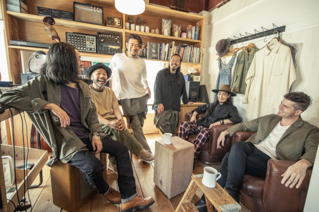 「OAU、ベストアルバム特典DVDより「帰り道」のライブ映像を先行公開」1枚目/2