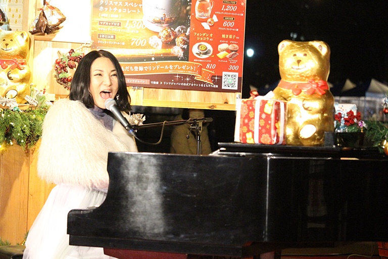 広瀬香美、日比谷公園で「ロマンスの神様」を熱唱 「冬の女王様」の