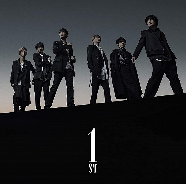 「【ビルボード】SixTONES『1ST』が総合アルバム首位　YOASOBI『THE BOOK』が2位に続く」1枚目/1