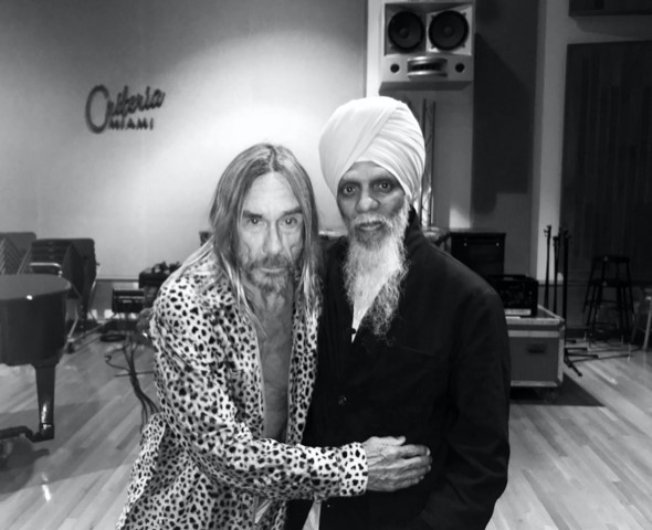 「ドクター・ロニー・スミス＆イギー・ポップ、ドノヴァンの全米No.1曲「サンシャイン・スーパーマン」をカヴァー」1枚目/2