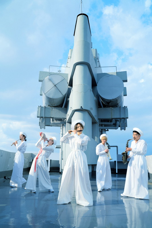 「東京事変、YouTube企画第1弾でドラマー刄田綴色＆椎名林檎が料理」1枚目/3