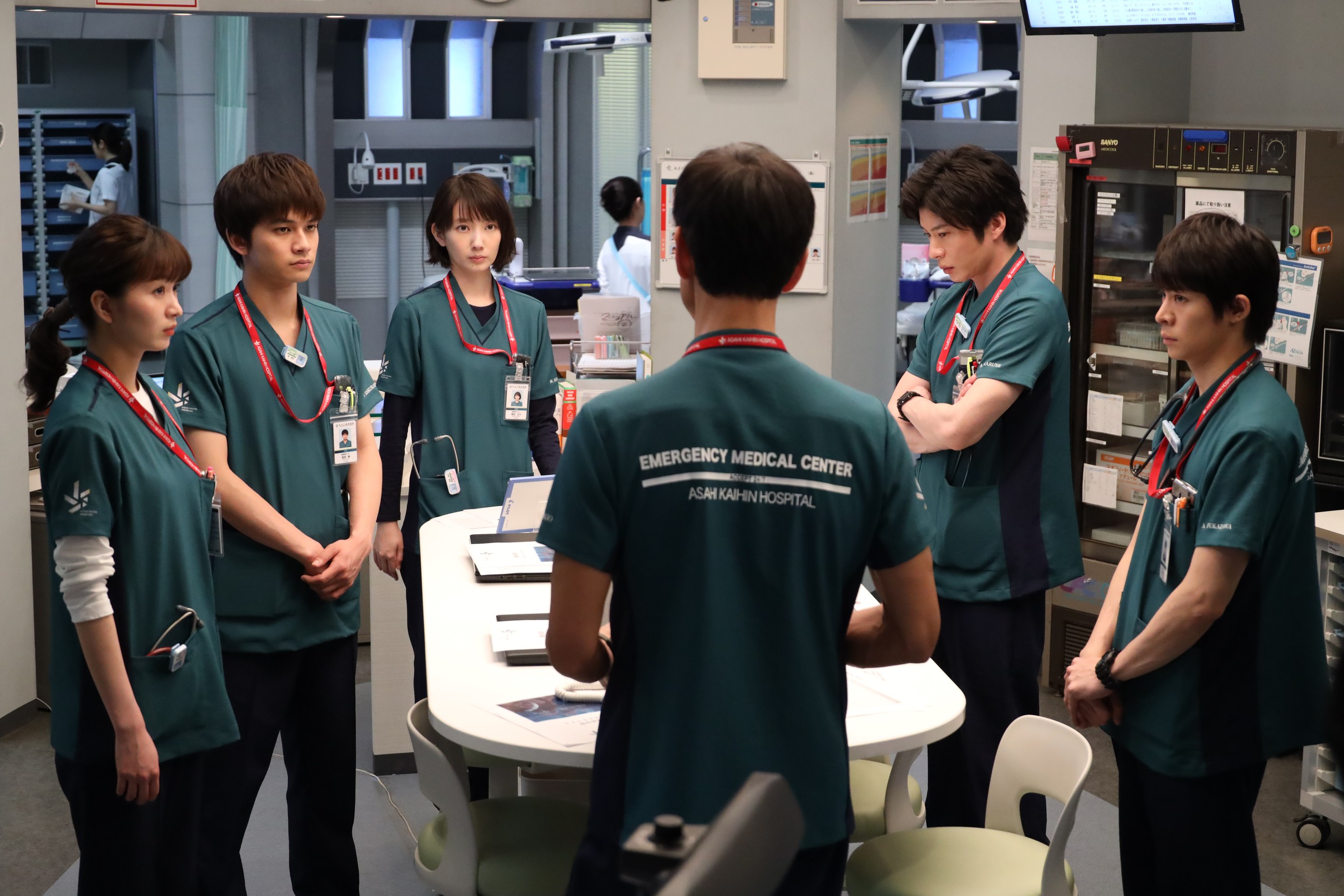 波瑠主演「ナイト・ドクタ－」放送開始 “深澤先生”岸優太の「演技に