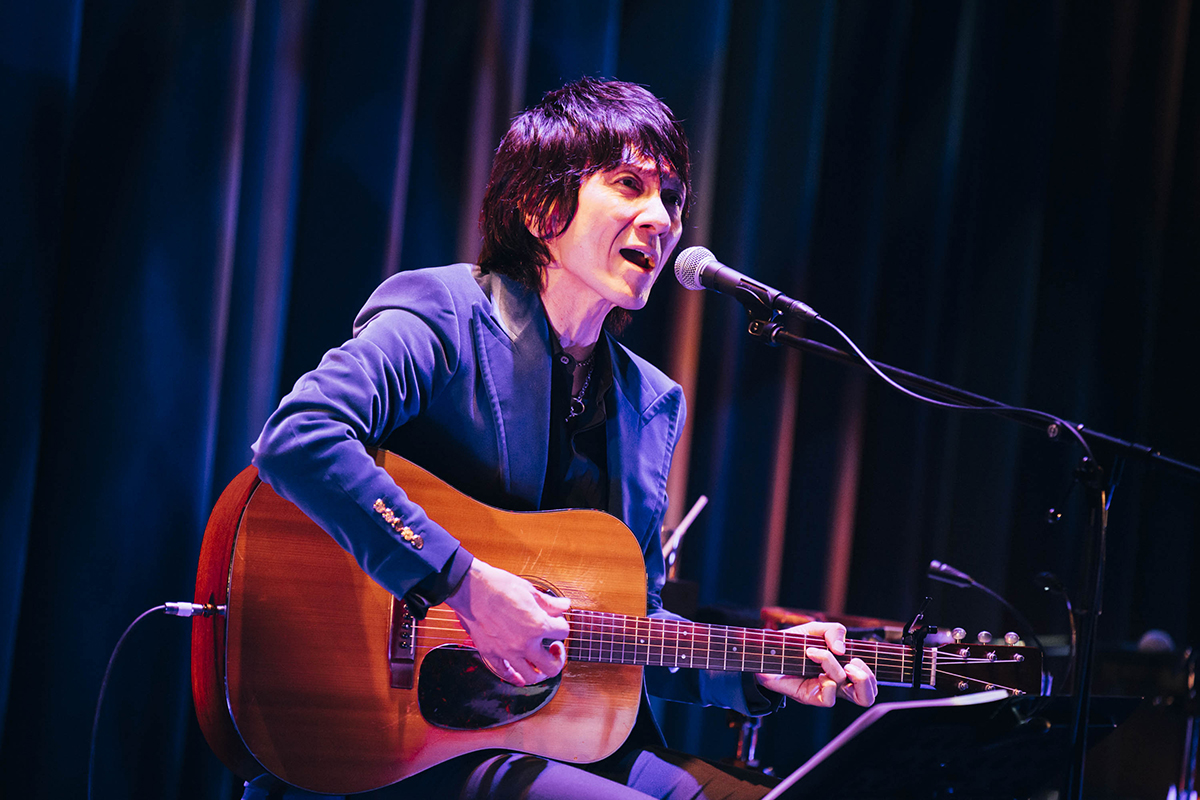 ライブレポート 吉井和哉 ソロ楽曲にセルフカバー デヴィッド ボウイの名曲まで幅広く披露し 改めて歌と向き合った Utanova Billboard 最終公演 Daily News Billboard Japan