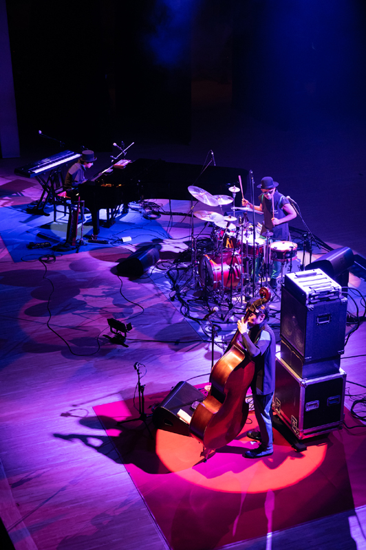 「H ZETTRIOが新曲「Spacewalk」配信＆MV公開、緊急事態宣言解除後初の単独公演レポも到着」1枚目/11