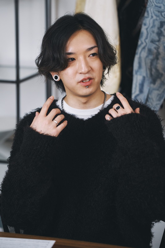 「Ayase」2枚目/3