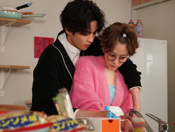 「「ムチャブリ！」“大牙”志尊淳の上級者キスに視聴者歓喜　「大事そうに親指で耳なでるとこ天才過ぎ」」1枚目/1