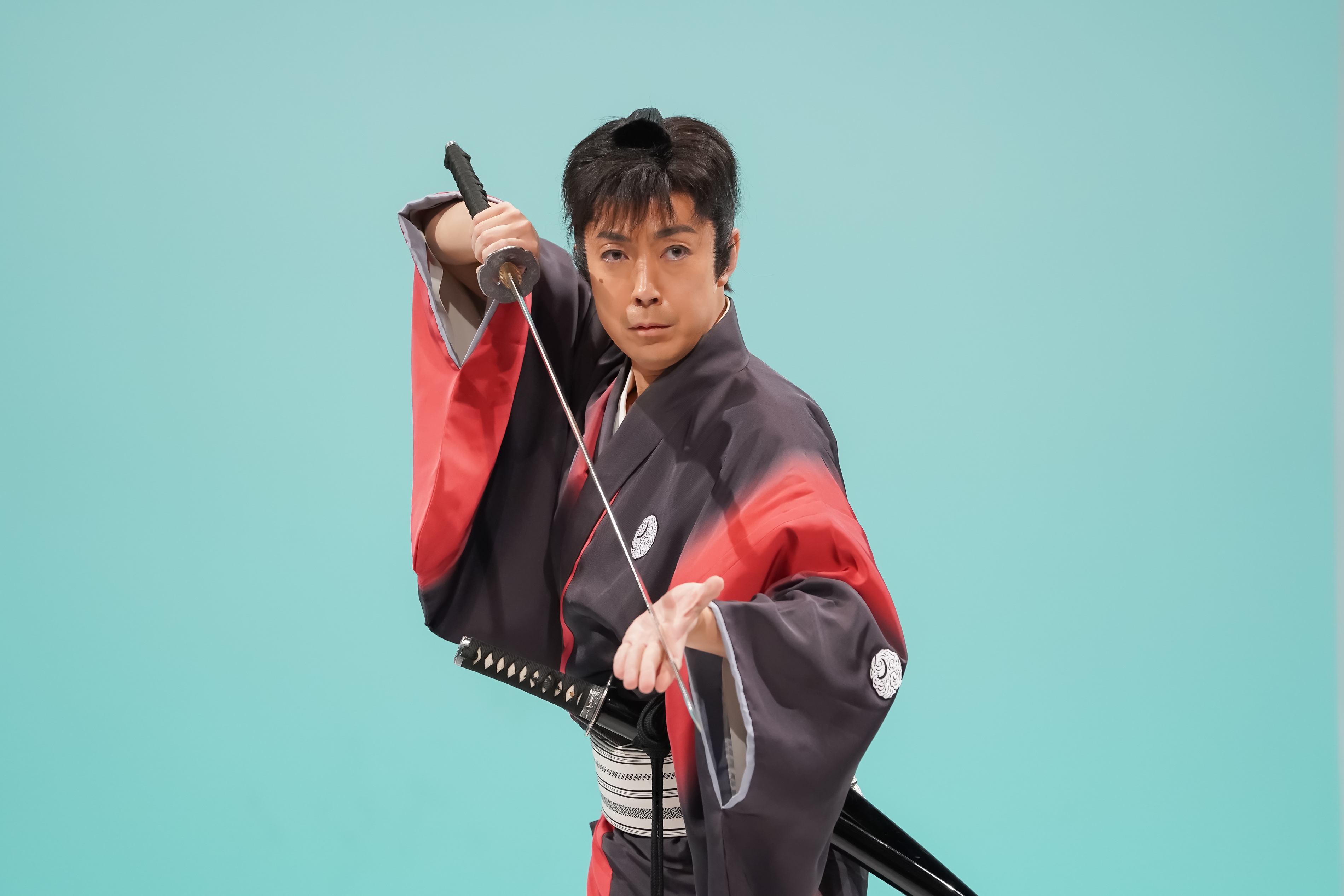 尾上菊之助「カムカムエヴリバディ」で桃山剣之介役 初代モモケンと2