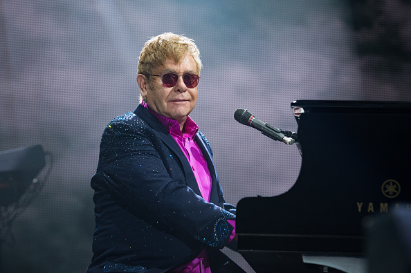 「エルトン・ジョン、故テイラー・ホーキンスをライブで追悼「真のミュージシャン」」1枚目/1