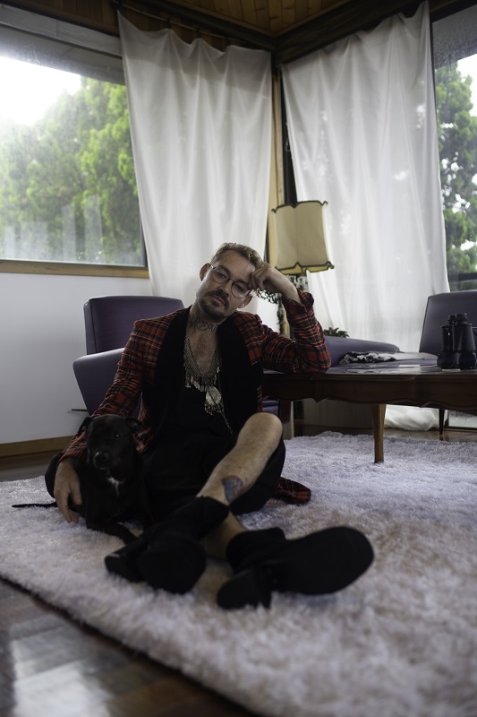 「元シルヴァーチェアーのダニエル・ジョンズ、2ndアルバム『FutureNever』を今週リリース」1枚目/2