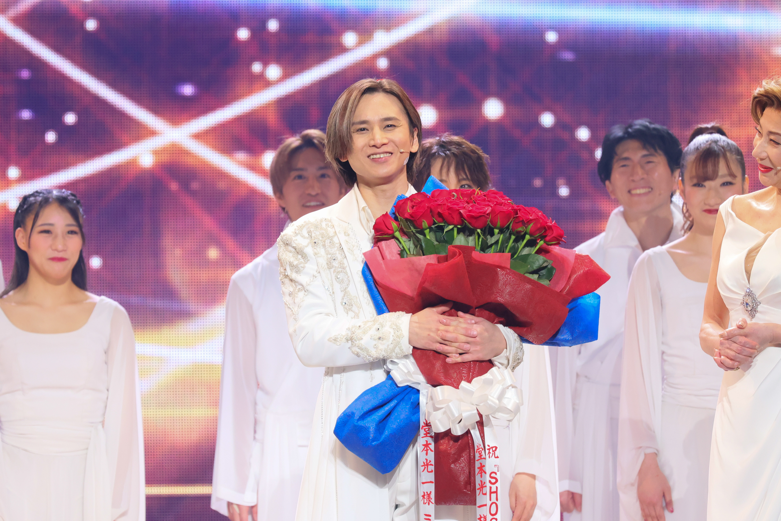 堂本光一、舞台「SHOCK」上演1900回を達成し「感謝」 井上芳雄や上白石