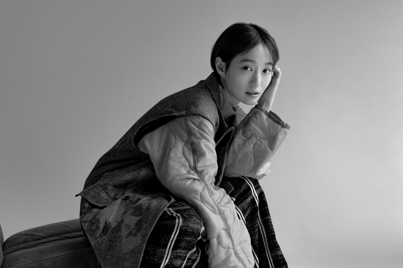 安藤裕子、“暗闇と光、二つの世界”コンセプトにしたワンマンライブ開催