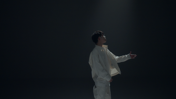 「川崎鷹也、カバーEP作品『白』よりHY「366日」先行配信開始＆MV公開」1枚目/4