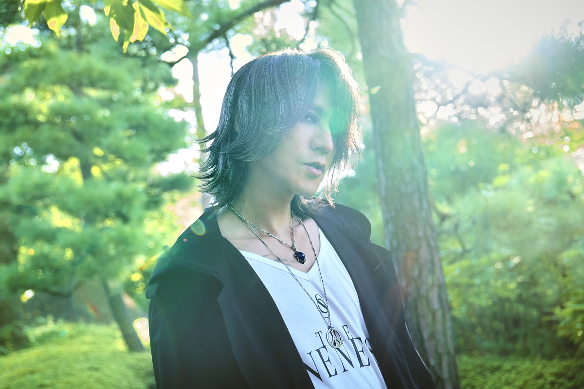 SUGIZO、11/23にソロデビュー25周年を記念したベスト盤『THE COMPLETE