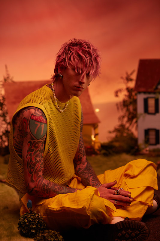 「マシン・ガン・ケリーのスーパースターぶりを堪能、「9 Lives」のMV公開」1枚目/1