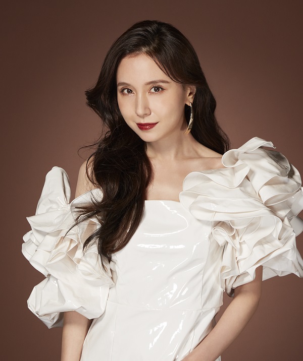 「May J.、クリスマスシーズンのBillboard Liveに登場」1枚目/1