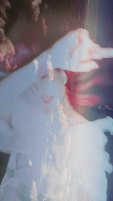 「大森靖子、ワンテイクで撮影された「TOBUTORI」縦型MV公開」1枚目/3