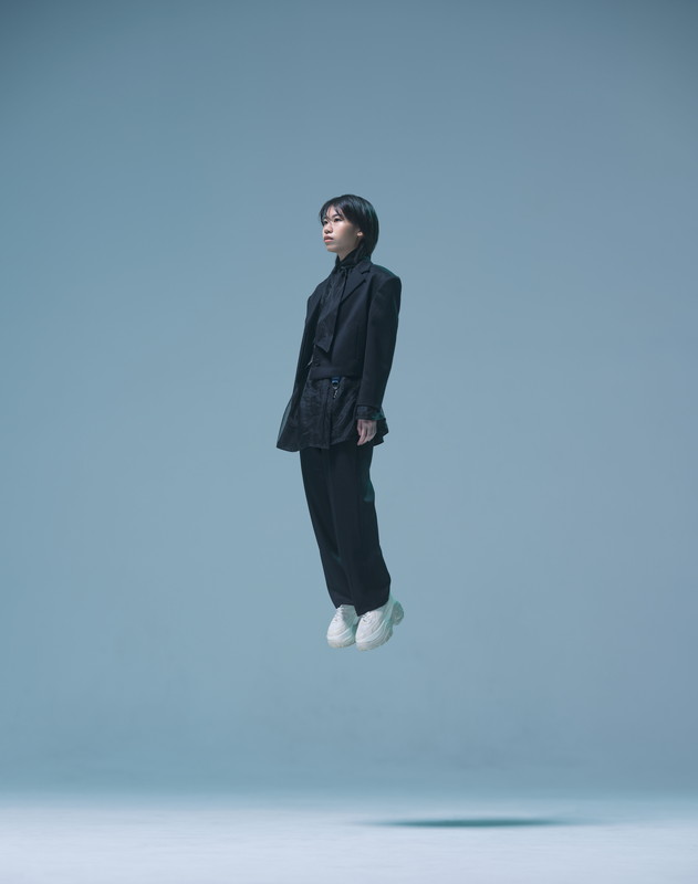 「諭吉佳作/men、新曲「CHRISTMAS AFTERNOON」MVで“透明な人”とクリスマスを一緒に過ごす」1枚目/2