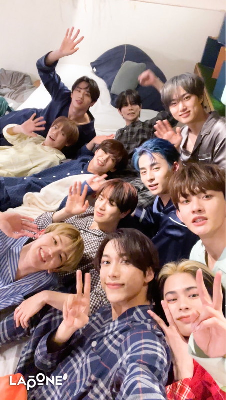 「INI、自撮りの「AMAZE ME」“Pajamas Self Cam Ver.”公開」1枚目/2