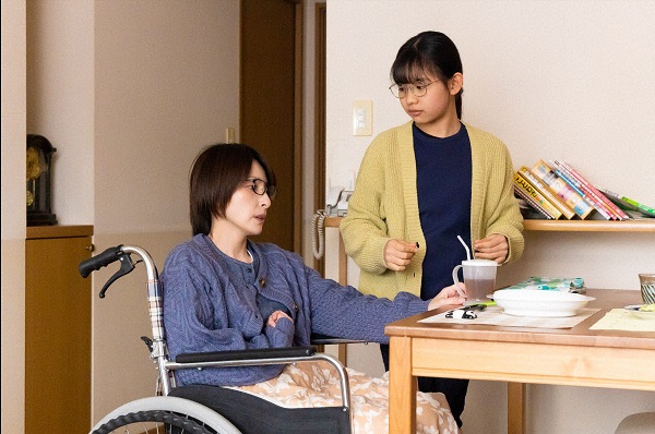 「「リエゾン」半身まひの母親の介護を頑張る６年生の姿に涙　「大人でもしんどいのに」「ヤングケアラ－は身近にある問題」」1枚目/1