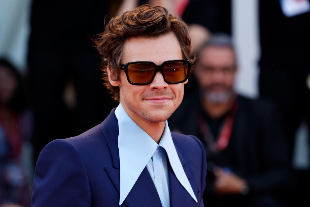 ハリー・スタイルズ SUITS TEE Harry styles shirt - Etsy 日本 ミュージシャン