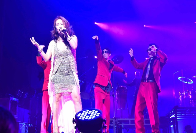 「＜ライブレポート＞大黒摩季、ヒット曲連発でラブ＆ピースを世界に発信した30周年ツアーファイナル」1枚目/6