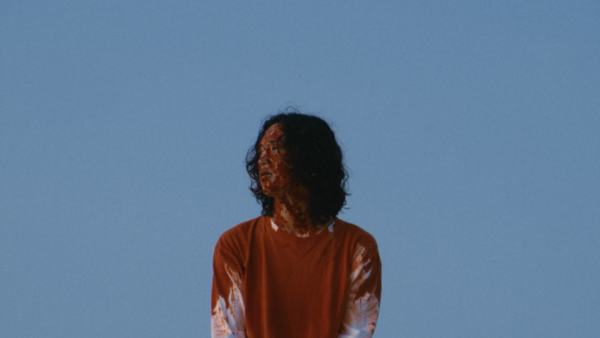 「キタニタツヤ、『呪術廻戦』「懐玉・玉折」OPテーマ「青のすみか」MV公開」1枚目/3