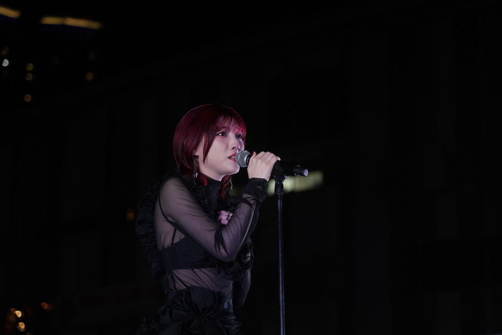 岡田奈々、26歳の誕生日にアルバムでソロデビュー ツアーの開催を発表