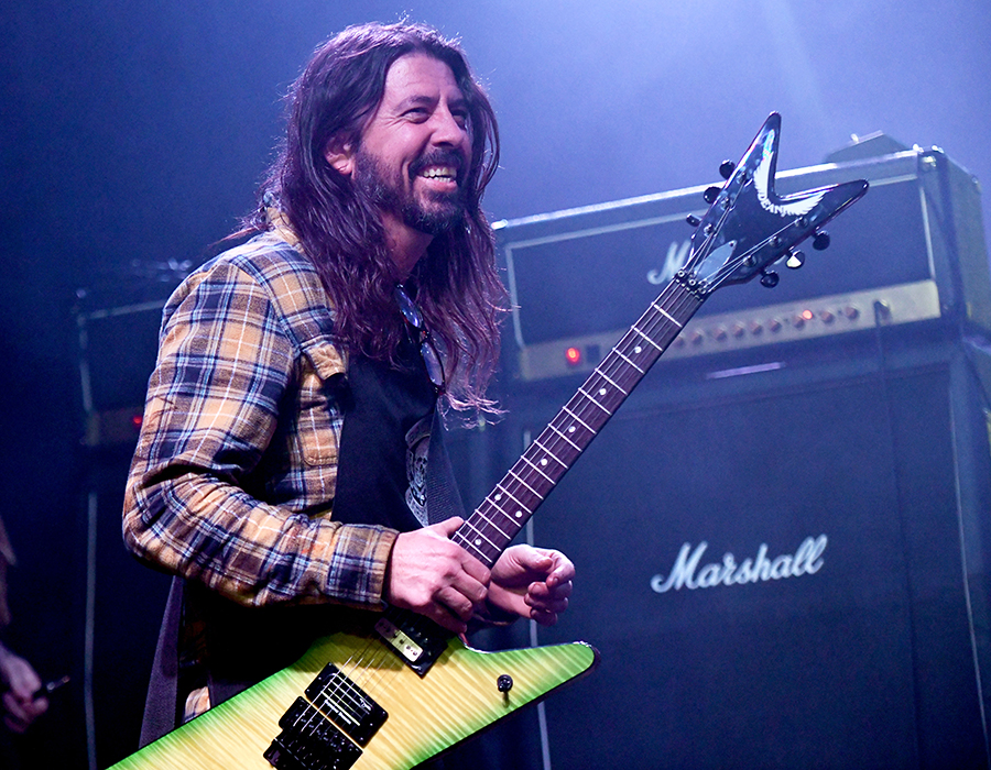 フー・ファイターズ、両A面シングル『ザ・グラス』でH.E.R.とタッグ