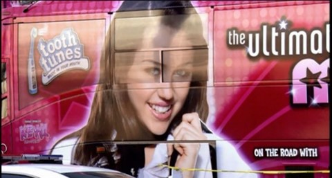 「＜マイリー・サイラス＞関連アイテム

（C）Julien&#039;s Auctions」14枚目/16