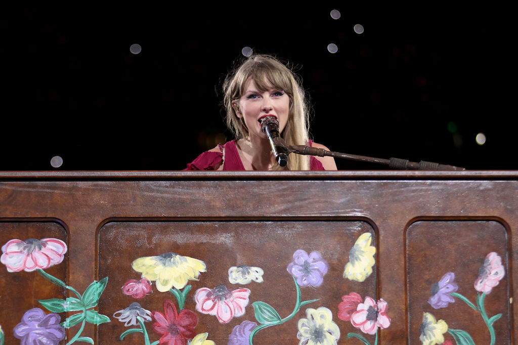 テイラー・スウィフト、【The Eras Tour】公演に先駆けてリバプールが
