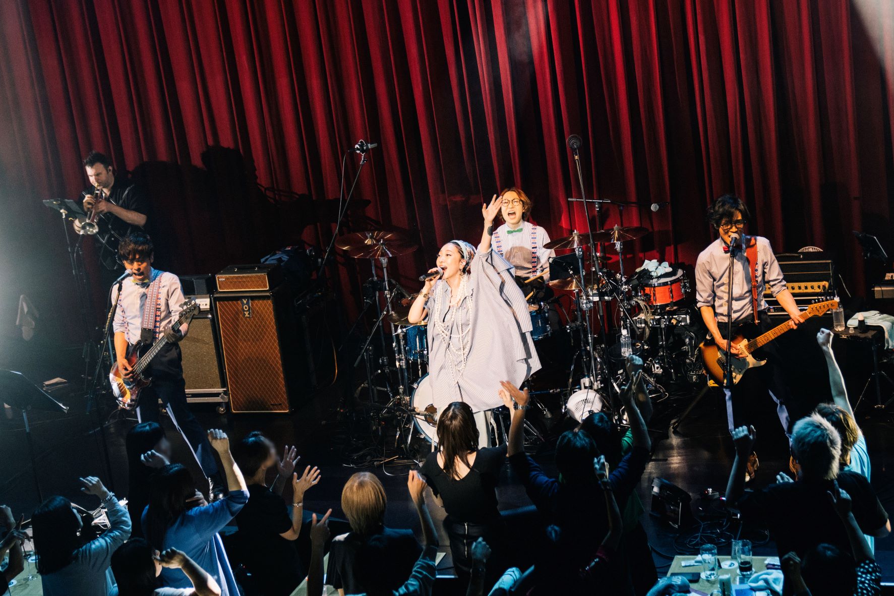 NARITA THOMAS SIMPSONが駆け抜けた濃密なライブシリーズ 最終日には