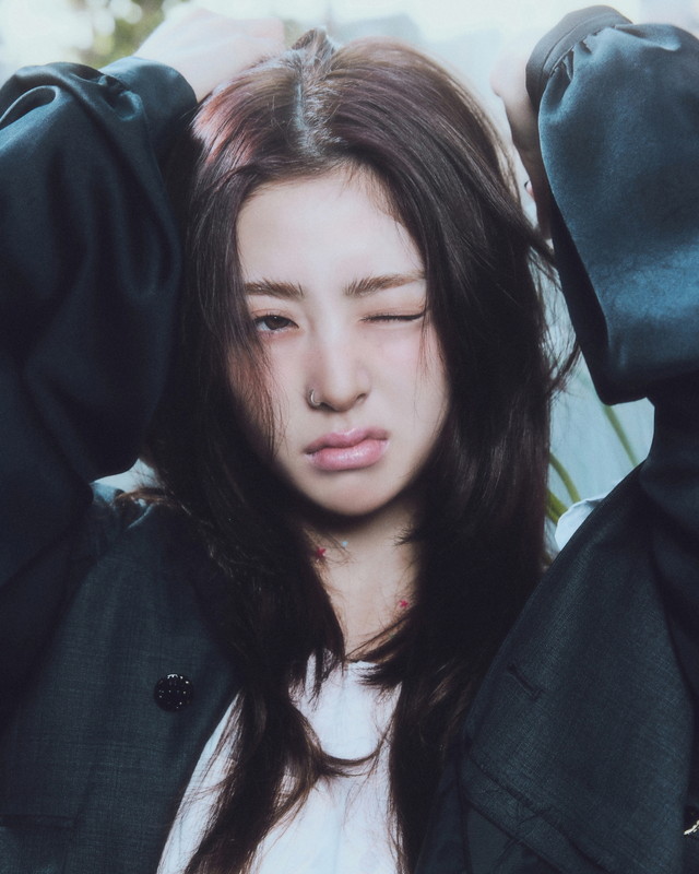 「HUH YUNJIN」6枚目/8