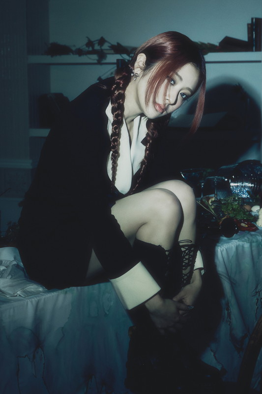 「HUH YUNJIN」7枚目/9