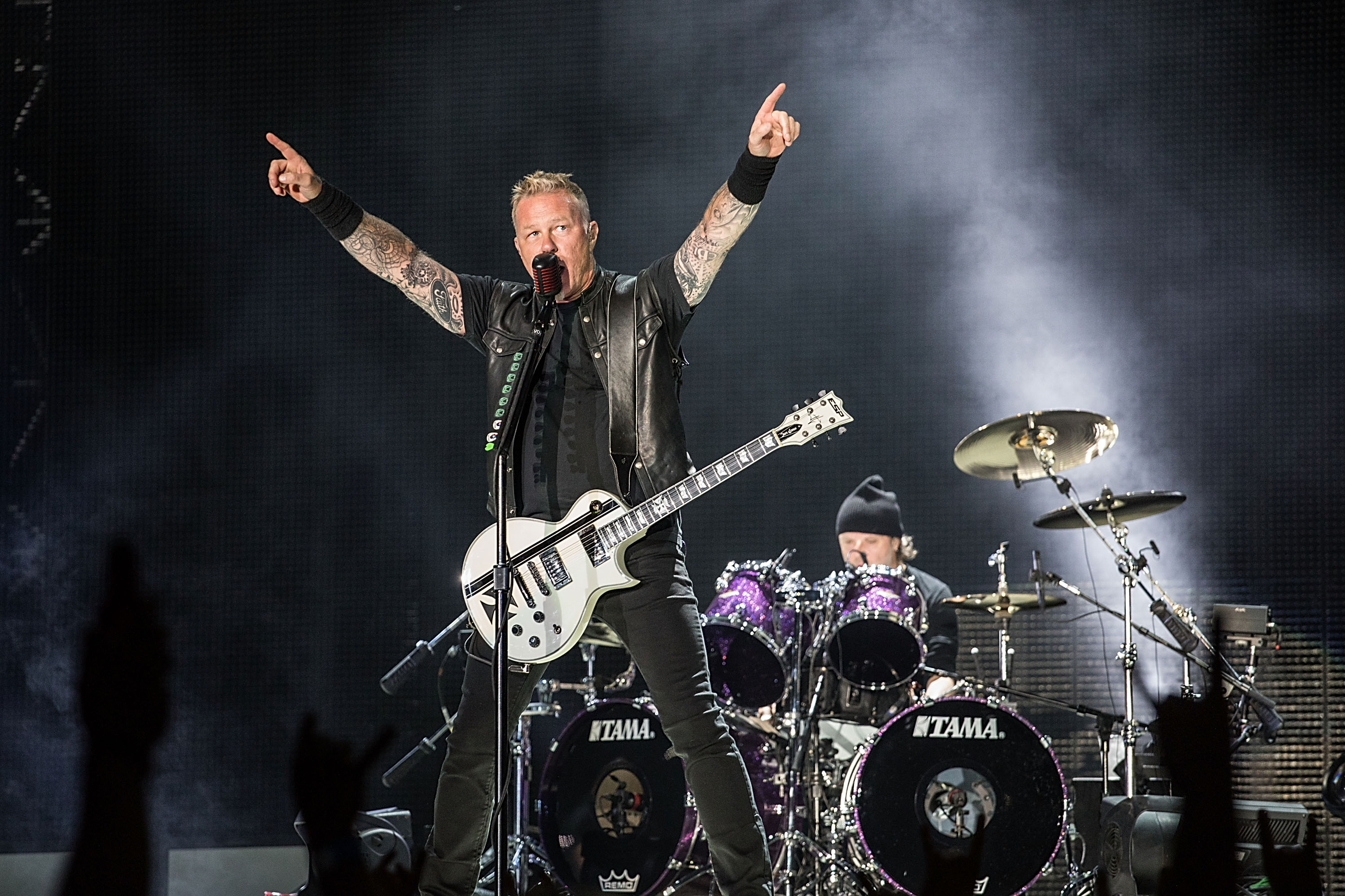 メタリカ、「Enter Sandman」の演奏によって地震活動が観測 | Daily