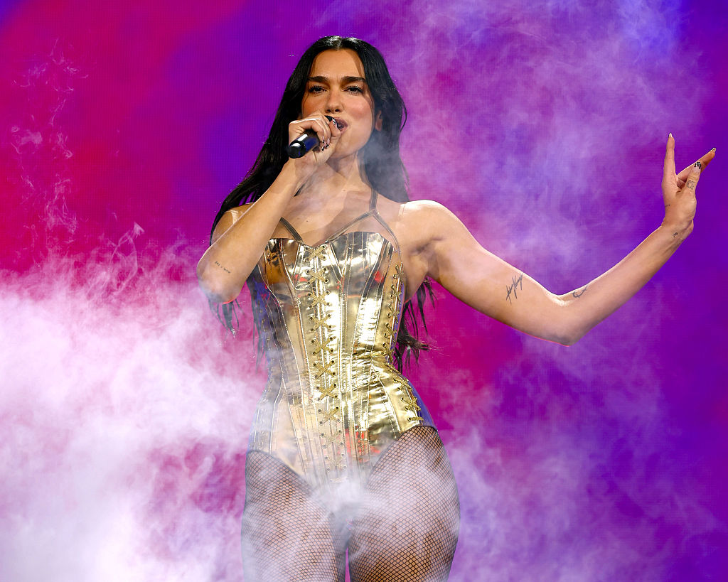 デュア・リパ、ビリー・ジョー・アームストロングを迎えグリーン・デイ