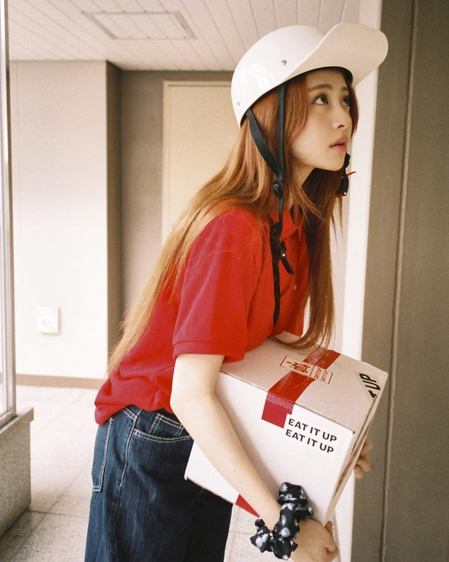 「HUH YUNJIN」6枚目/8